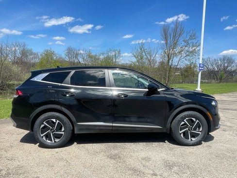 Used 2023 Kia Sportage LX image 2