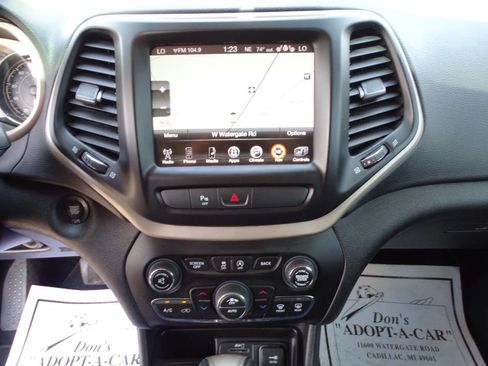 Used 2017 Jeep Cherokee Limited w/ Safetytec Group AWD/4WD image 20
