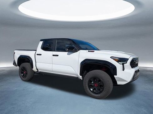Used 2025 Toyota Tacoma TRD Pro AWD/4WD image 2