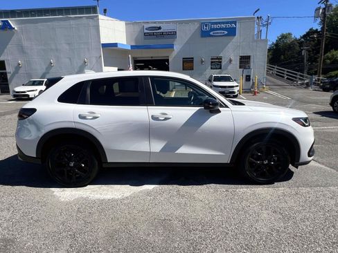Used 2025 Honda HR-V Sport image 4