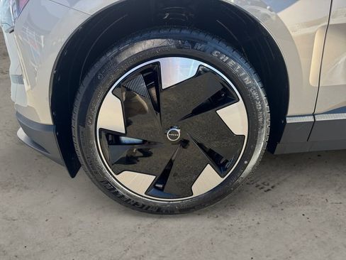 New 2026 Volvo EX30 Plus w/ Protection Package Premier image 7