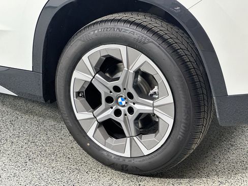 Used 2025 BMW X1 xDrive28i w/ Technology Package image 9