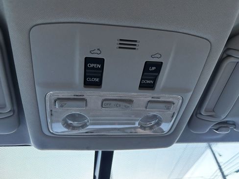 Used 2013 Toyota RAV4 Limited image 21