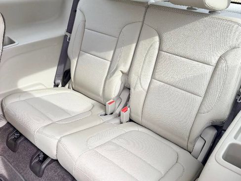 Used 2017 GMC Acadia Denali image 12