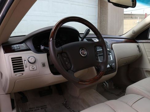 Used 2009 Cadillac DTS w/ Sun And Sound Package image 24