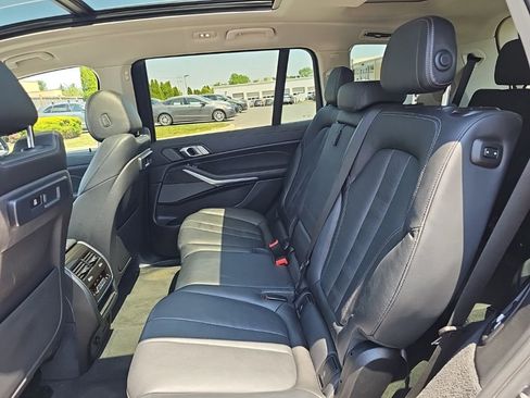 Used 2022 BMW X7 xDrive40i w/ Premium Package AWD/4WD image 12