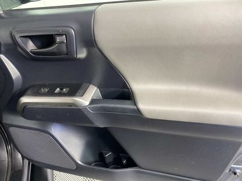 Used 2018 Toyota Tacoma SR5 AWD/4WD image 23