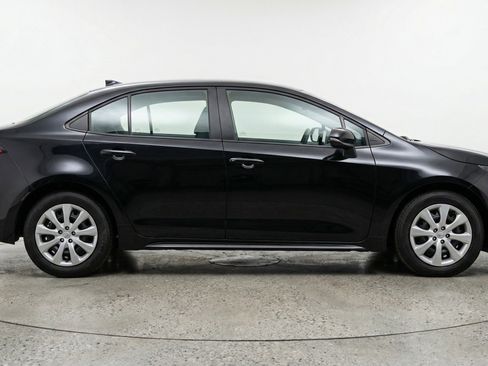 Used 2025 Toyota Corolla LE image 11