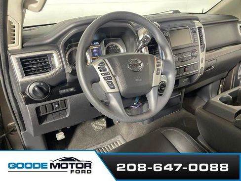 Used 2019 Nissan Titan SV AWD/4WD image 9