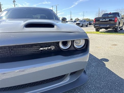 Used 2019 Dodge Challenger SRT Hellcat Redeye image 9