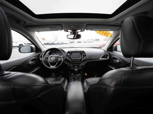 Used 2019 Jeep Cherokee Limited image 19