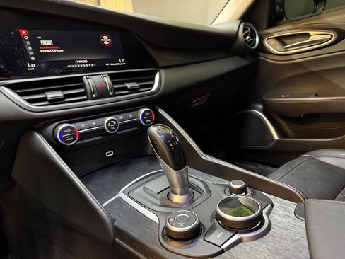 Used 2019 Alfa Romeo Giulia w/ Nero Edizione RWD image 16