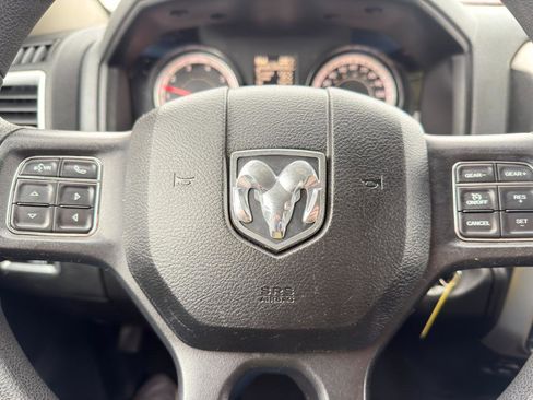 Used 2020 RAM 1500 Classic SLT AWD/4WD image 34
