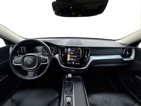 Used 2018 Volvo XC60 T5 Momentum w/ Vision Package image 24