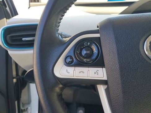 Used 2017 Toyota Prius Four image 17