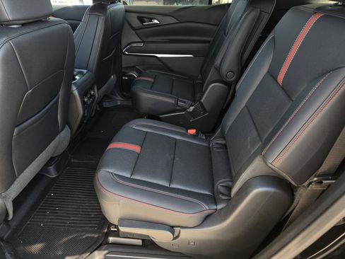 New 2026 Chevrolet Traverse RS w/ LPO, Floor Liner Package image 15