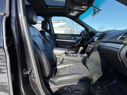 Used 2016 Ford Explorer XLT w/ Equipment Group 202A image 28