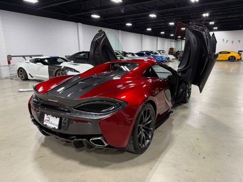 Used 2018 McLaren 570S Spider image 24