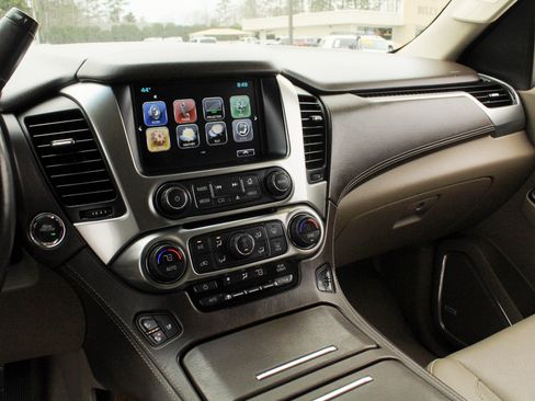 Used 2020 Chevrolet Suburban Premier image 19