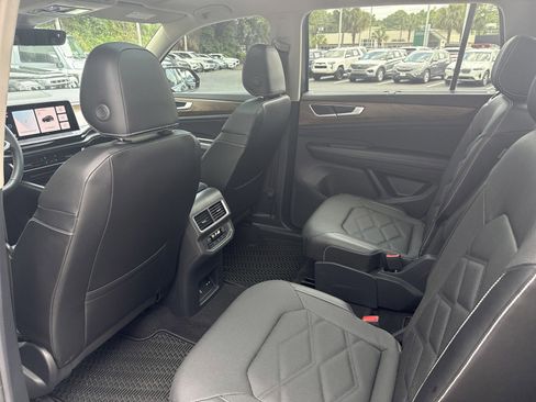 Used 2024 Volkswagen Atlas SE FWD image 25