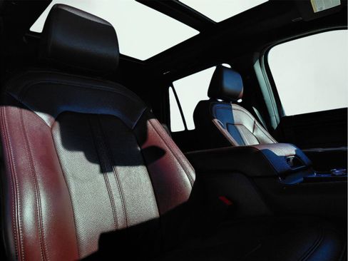 Used 2024 Ford Expedition Limited AWD/4WD image 11