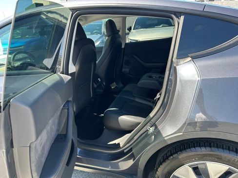 Used 2022 Tesla Model Y Long Range AWD/4WD image 45