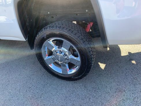 Used 2015 GMC Sierra 2500 SLT w/ Duramax Plus Package image 9