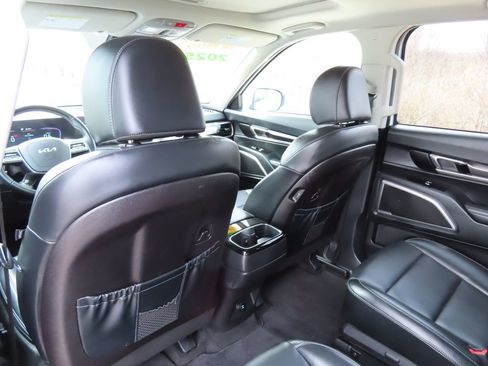 Certified 2025 Kia Telluride S FWD image 29
