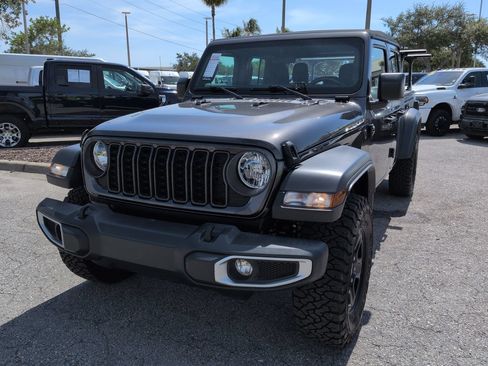 Used 2024 Jeep Gladiator Sport AWD/4WD image 9