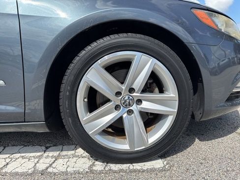 Used 2015 Volkswagen CC Sport image 9