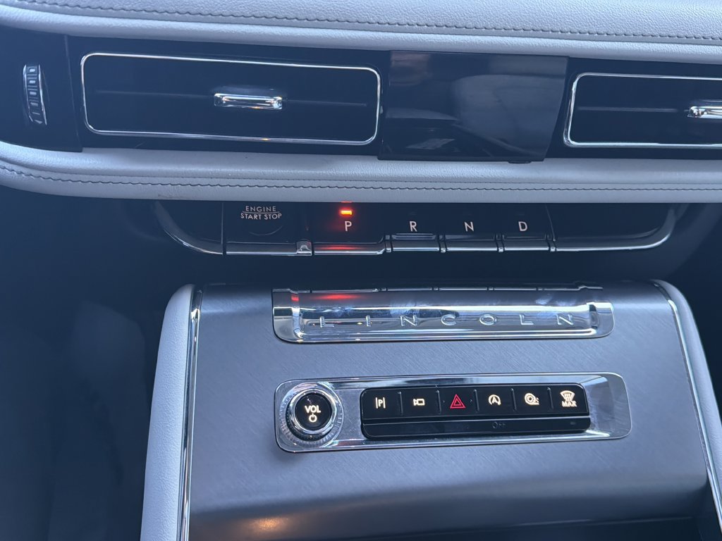 Used 2025 Lincoln Aviator 2WD image 29