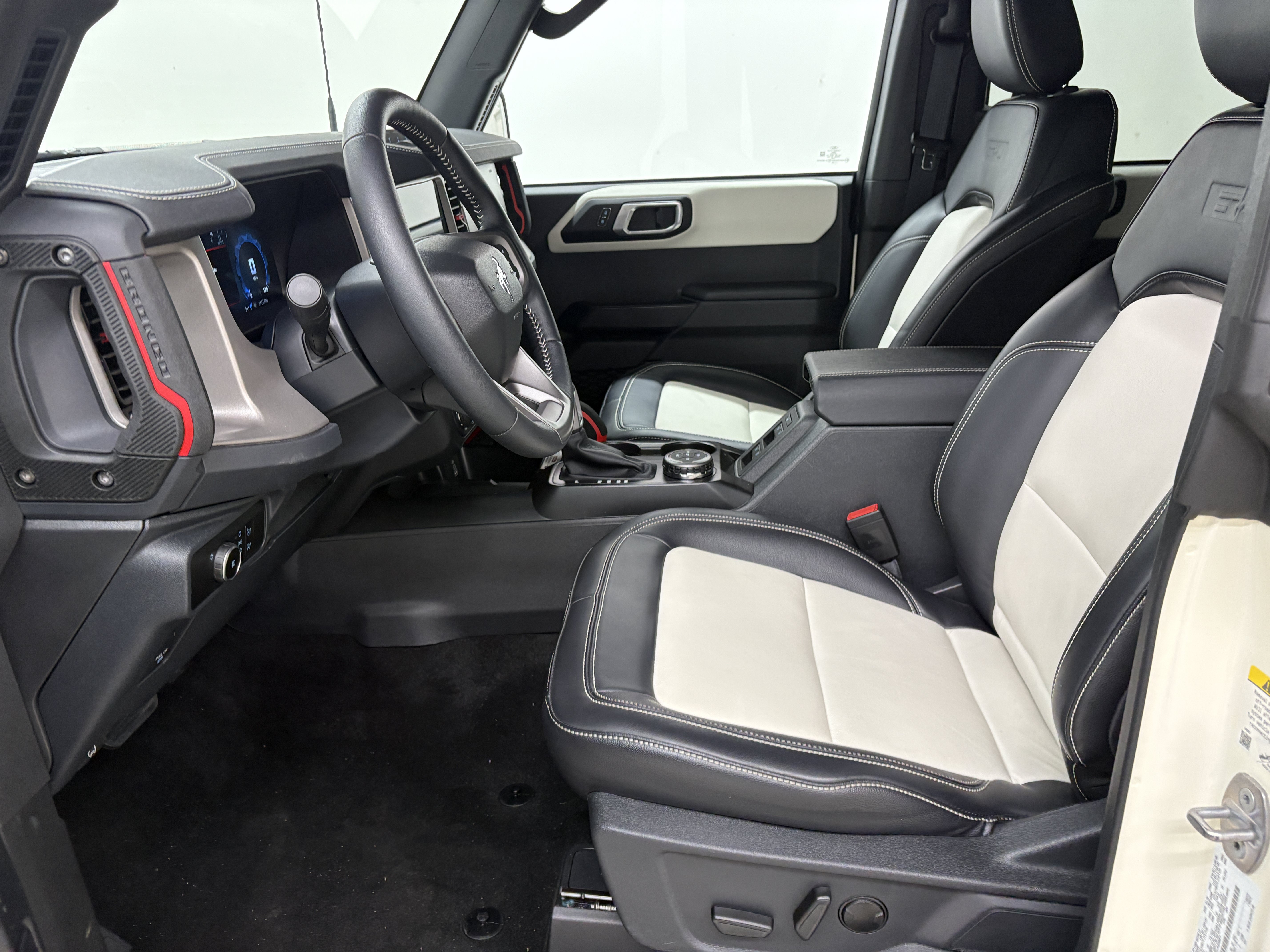 Used 2026 Ford Bronco Outer Banks w/ Sasquatch Package AWD/4WD image 11