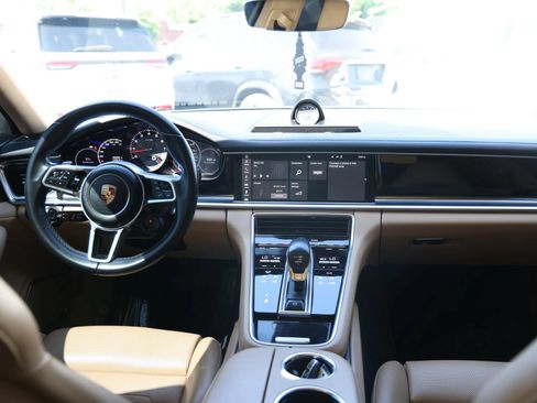 Used 2017 Porsche Panamera 4 w/ Premium Package AWD/4WD image 13