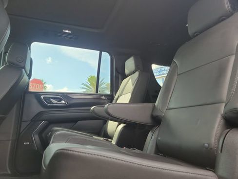 Used 2024 Chevrolet Suburban LT w/ LT Signature Package RWD image 13