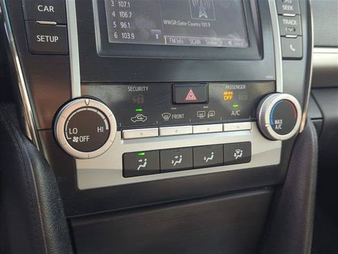 Used 2014 Toyota Camry SE FWD image 18