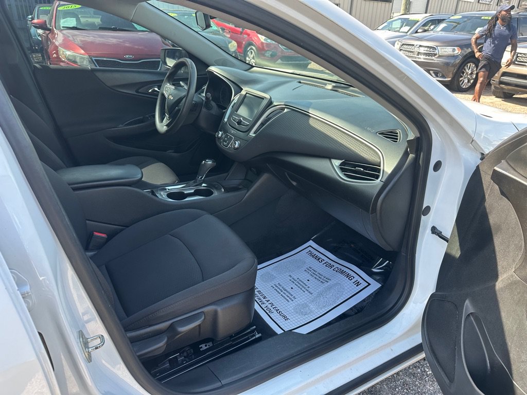 Used 2018 Chevrolet Malibu LS FWD image 12