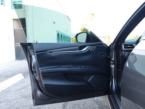 Used 2018 Maserati Ghibli S Q4 AWD/4WD image 23