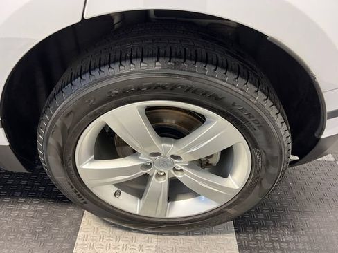 Used 2019 Land Rover Range Rover Velar S AWD/4WD image 16