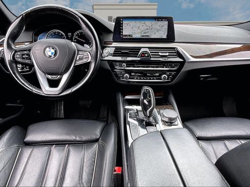 Used 2018 BMW 540i xDrive w/ Premium Package image 15