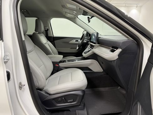 New 2025 Ford Explorer Active w/ Active Comfort Package image 25