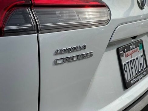 Used 2025 Toyota Corolla Cross XLE w/ Convenience Package FWD image 28