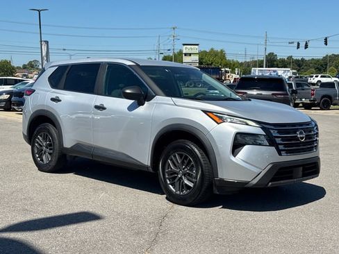 Used 2024 Nissan Rogue S FWD image 7