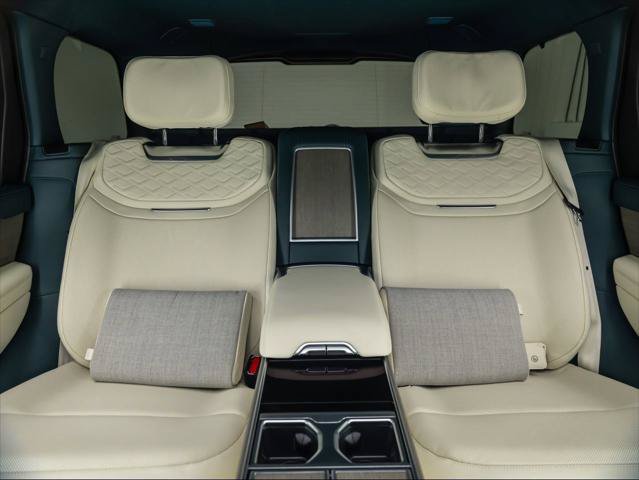 New 2026 Land Rover Range Rover SV AWD/4WD image 18