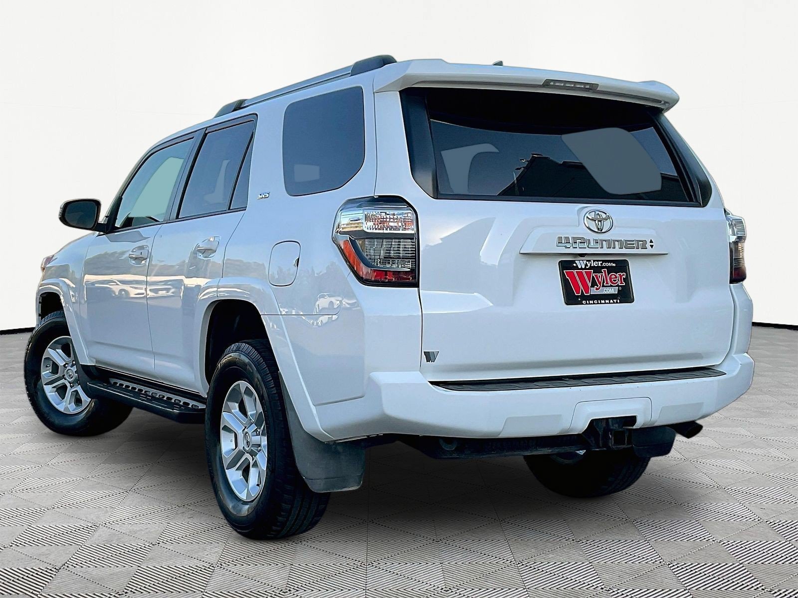 Used 2021 Toyota 4Runner SR5 Premium w/ Moonroof Package AWD/4WD image 4