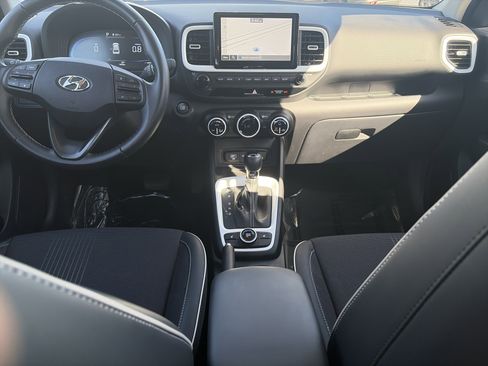 Certified 2025 Hyundai Venue Limited FWD image 16