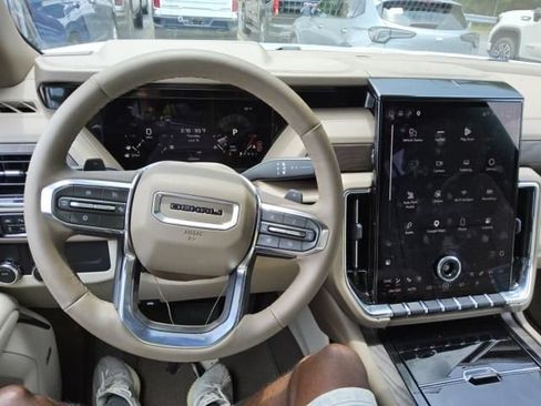 Used 2026 GMC Yukon Denali w/ Sun & Power Step Package RWD image 3