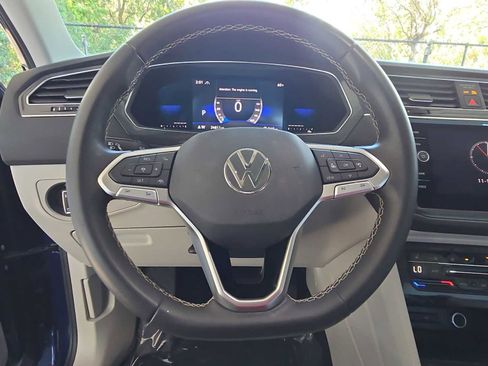 Used 2023 Volkswagen Tiguan SE w/ Panoramic Sunroof Package image 24