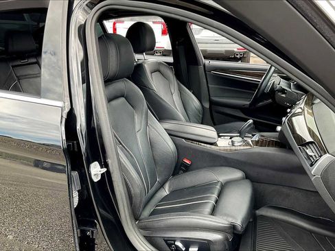Used 2019 BMW 530i w/ Convenience Package image 8