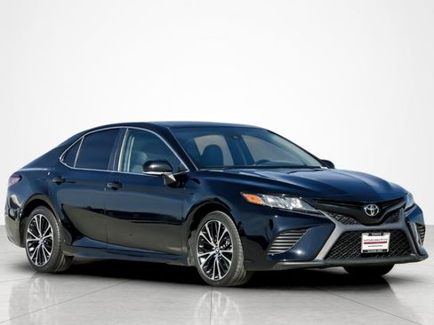 Certified 2018 Toyota Camry SE w/ Convenience Package image 7