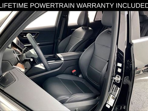 Used 2025 Mercedes-Benz GLC 350e 4MATIC image 32